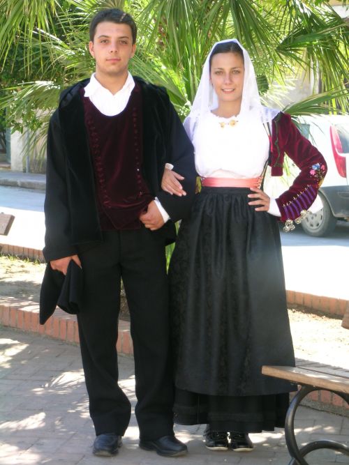 Coppia di ballerini in costume Olmedese